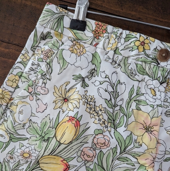 Gap Khakis Floral Summer Shorts 2 White Multicolor flowers - Picture 5 of 11